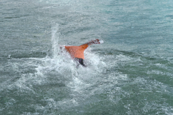 De Leon, Taguinota shine in SEA Age swimfest